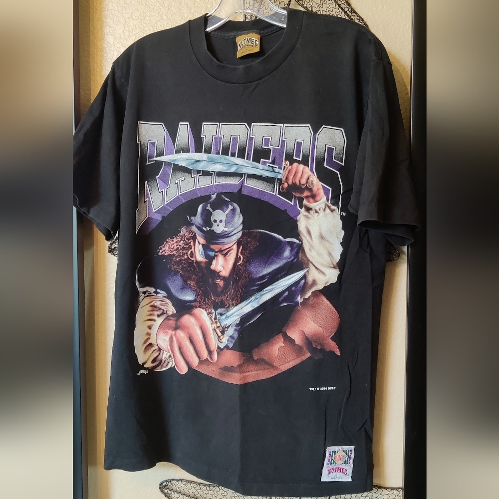 XTRA RARE VINTAGE 94 RAIDERS BREAK-THROUGH AOP SINGLE STITCH NUTMEG T-SHIRT